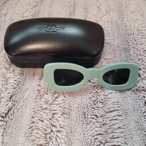 NWOT Rectangular Sunnies - Picture 5 of 7
